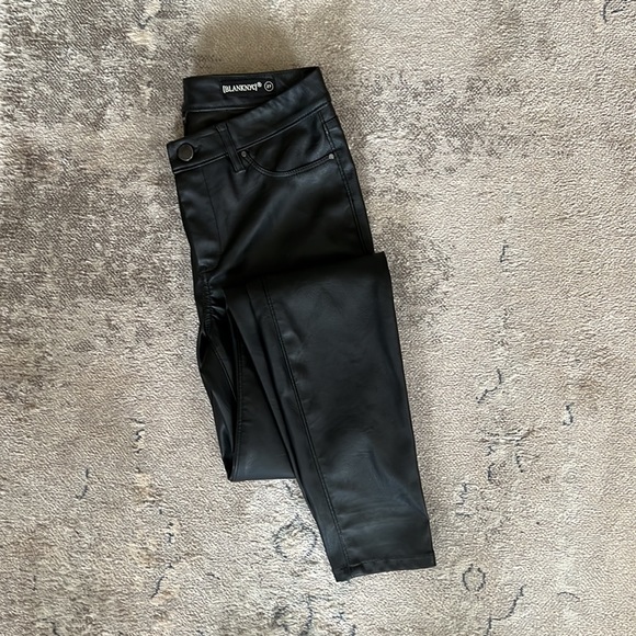 BLANKNYC vegan skinny, black pants, size 27 - Picture 2 of 2